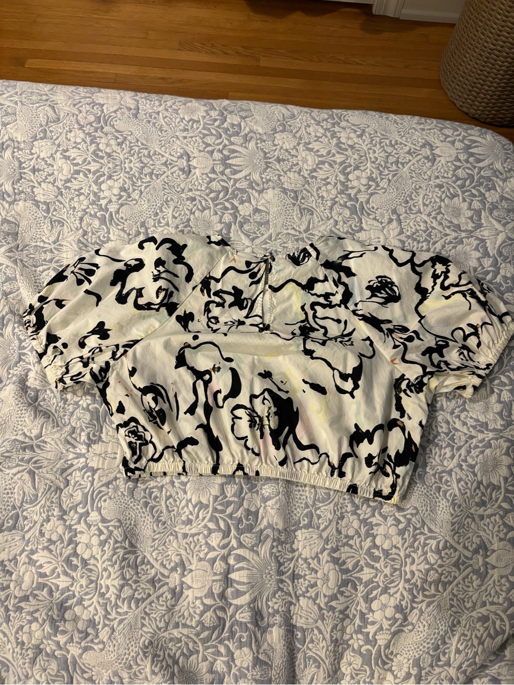 a new day Black & White Floral Puff-Sleeve Crop Top